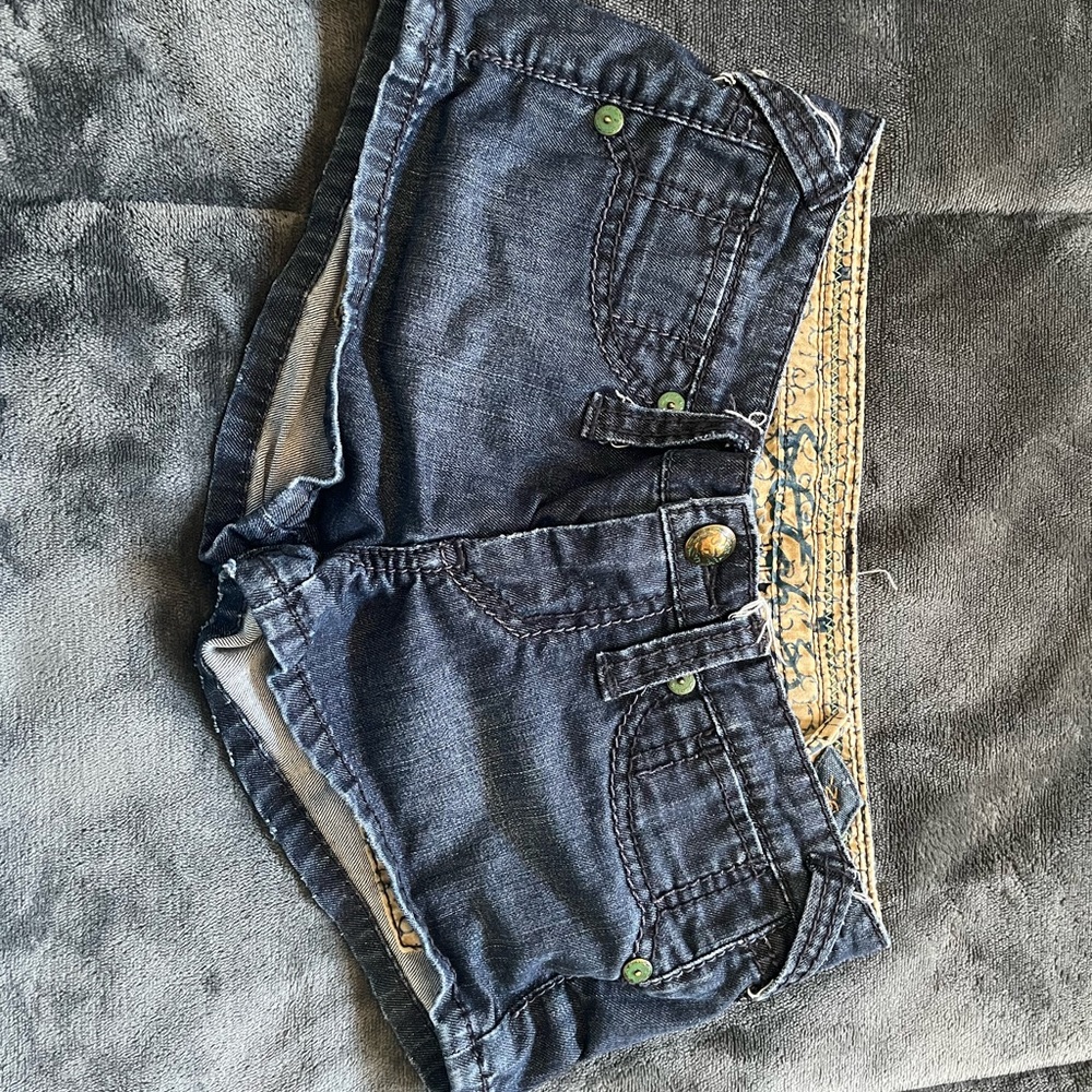 Stitch’s denim shorts